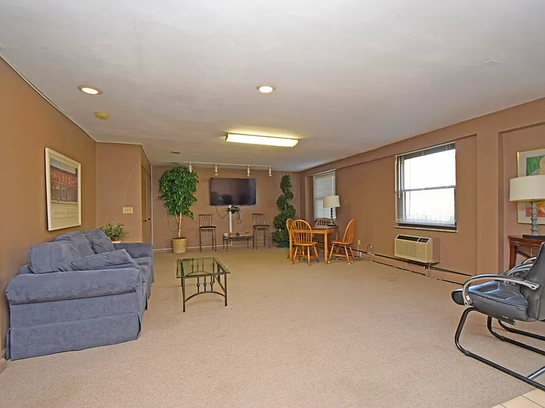 1815 William Howard Taft Rd #701 — Photo 30