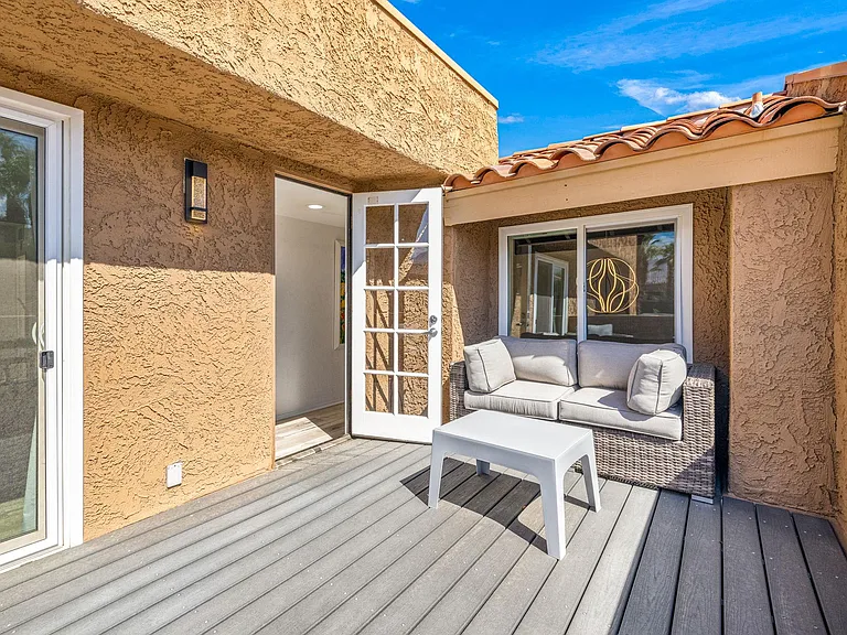 49075 Mariposa Dr — Photo 32