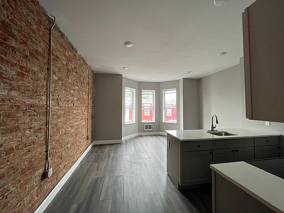 2nd image of 171 E Ontario St #2