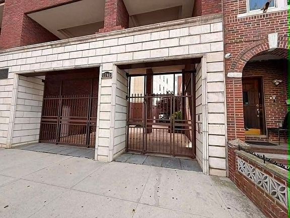 2nd image of 1740 W 4th St APT 2C