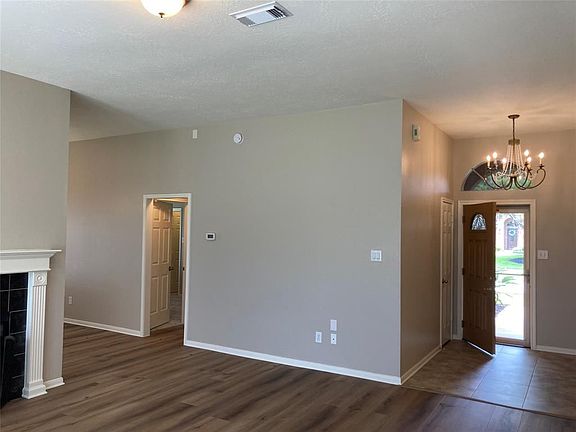 4th image of 210 Leghrand Ct