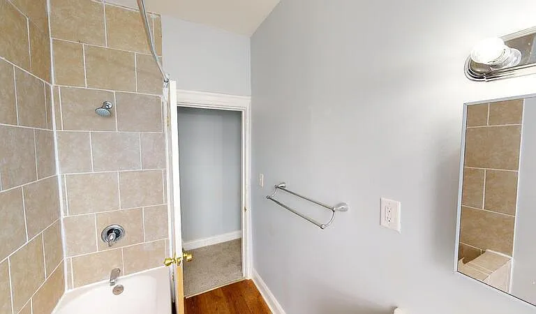 706 E 43rd St — Photo 24