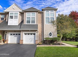 2 Island Breeze Ct, Manahawkin, NJ 08050
