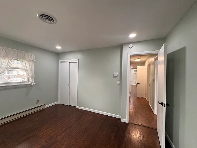 443 Bath Ave — Photo 28