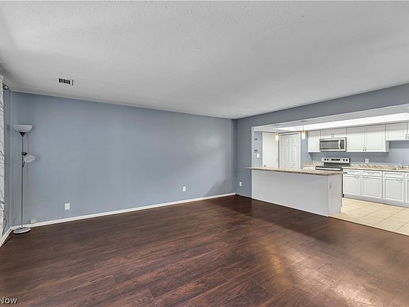 5th image of 3115 Bay Landing Dr