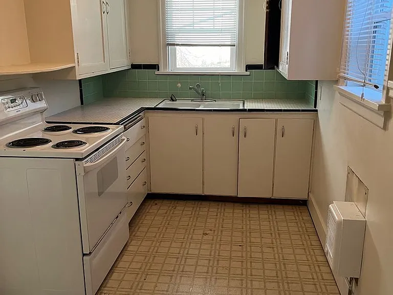 480 NE Maiden Ln — Photo 20