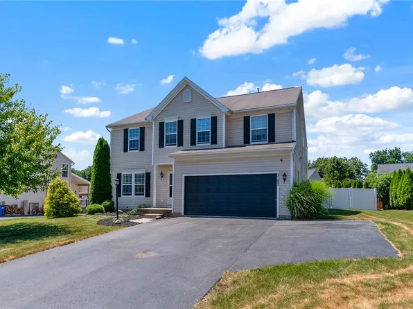 3193 Peacock Cir, Macedon, NY 14502