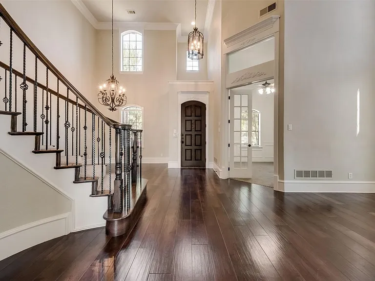 1433 Montgomery Ln — Photo 4