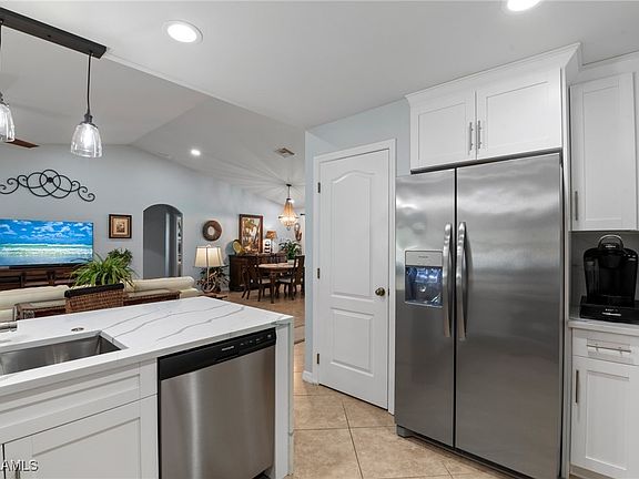 4th image of 1528 SW 29th St
