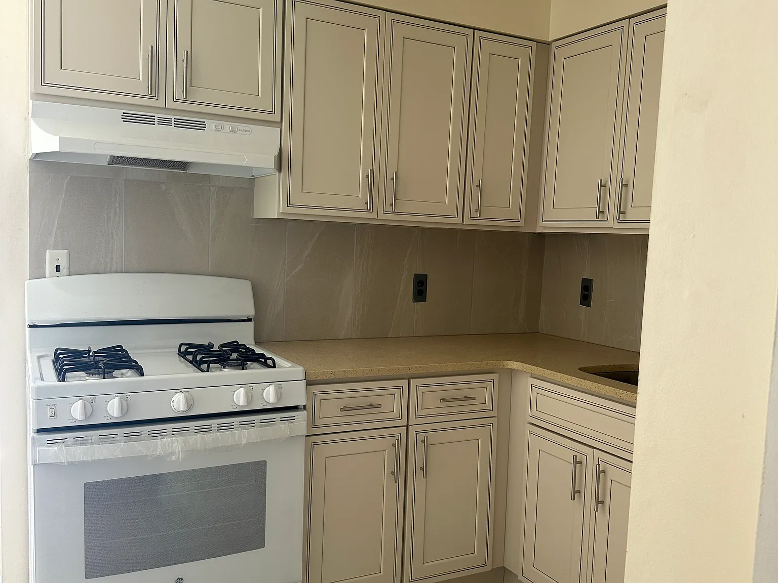 1 bed, 875 sqft, $2,650 — Photo 4