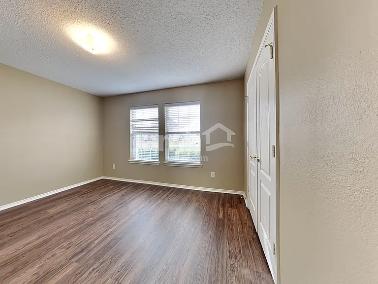605 Woodlands Mnr — Photo 16