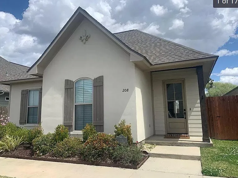 208 Parker Ln — Photo 5