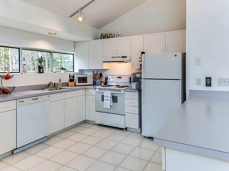 13 Eauclaire St — Photo 10