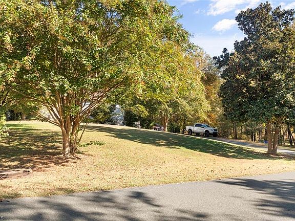 4th image of 338 Lori Ln