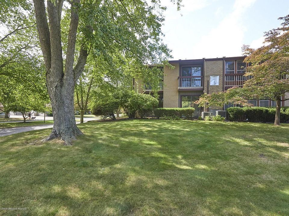 1st image of 1 Eastport Ct