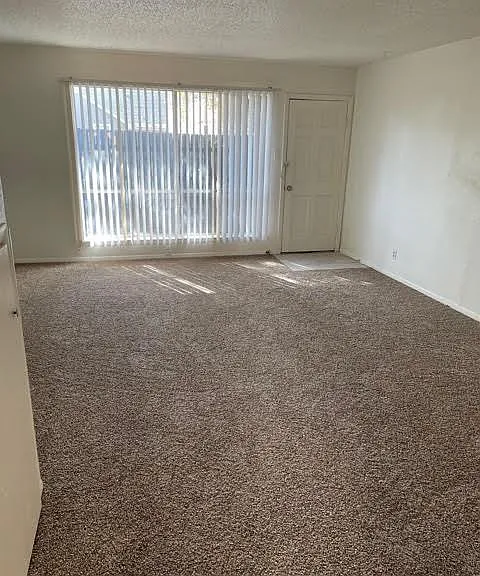 915 N Elm St #3 — Photo 8