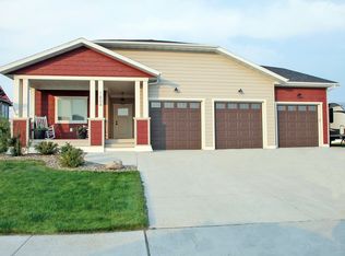 1604 Ridge Dr SE, Mandan, ND 58554