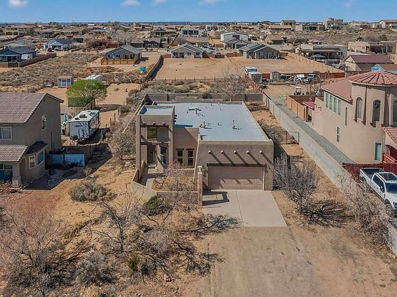 4th image of 501 5th St NE