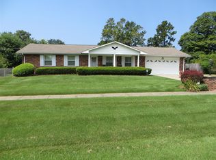 917 S Woodland Dr, Radcliff, KY 40160