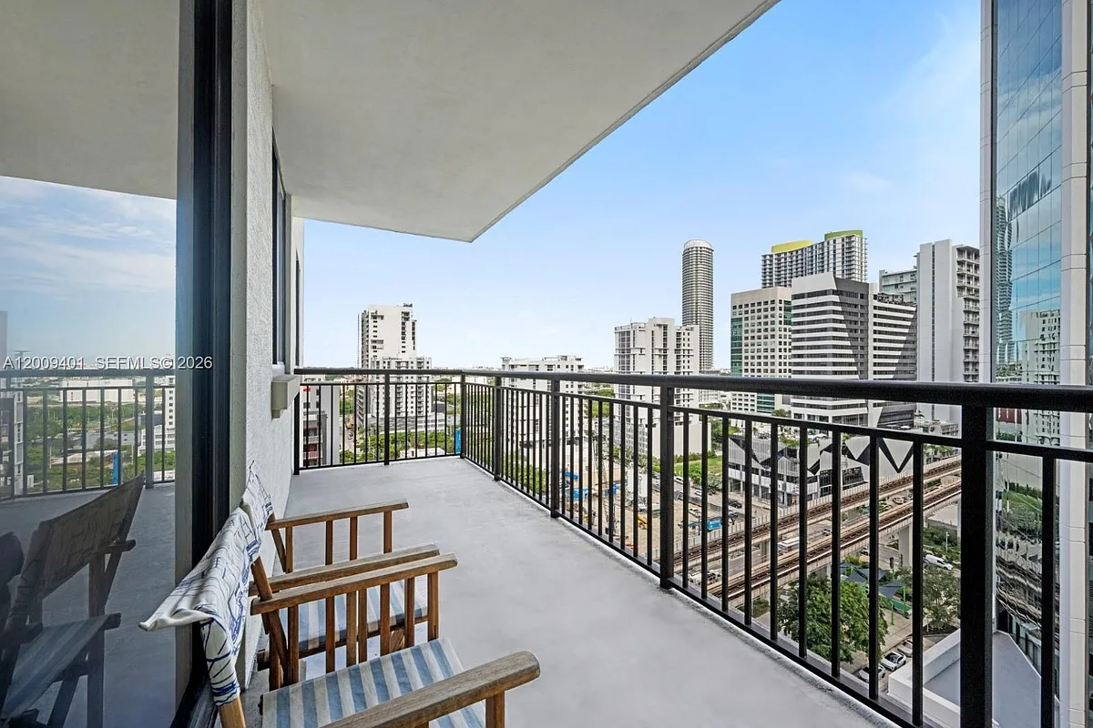 Building Photo - 999 SW 1st Ave #1514