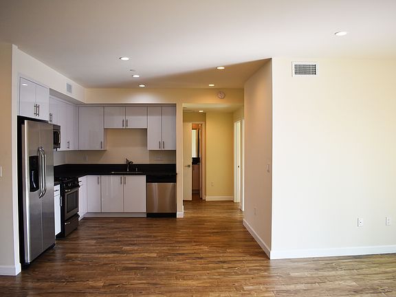 3rd image of 4504 Colbath Ave Unit 302