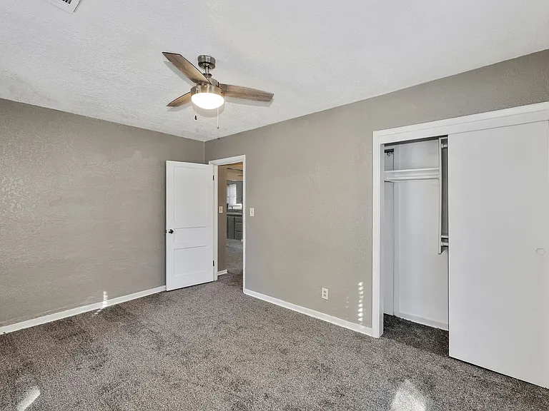 330 N Gordon Ave — Photo 13