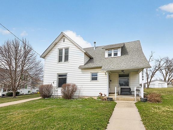 2nd image of 109 4th St NE