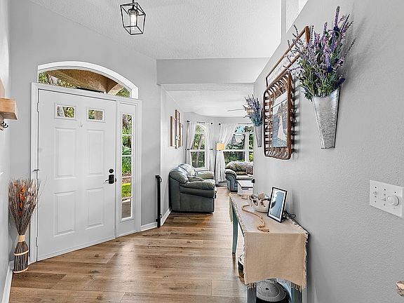 5th image of 2065 King Richards Ct