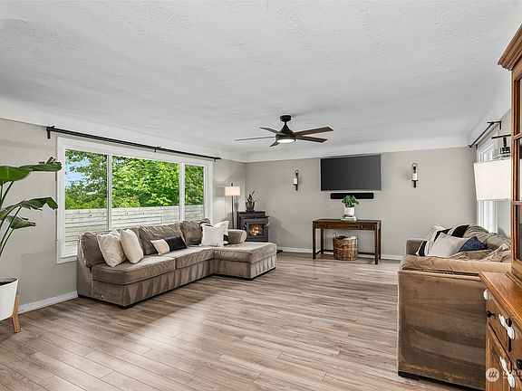 4th image of 5303 Auburn Way S