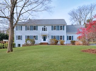 443 Round Hill Rd, Fairfield, CT 06824