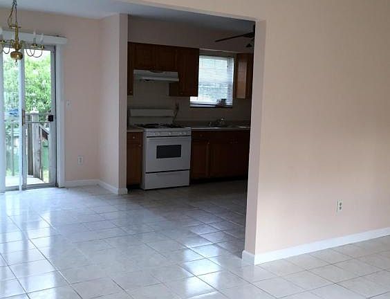 2nd image of 615 Maple Ave