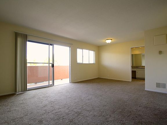 4th image of 1919 Garden Dr APT 103