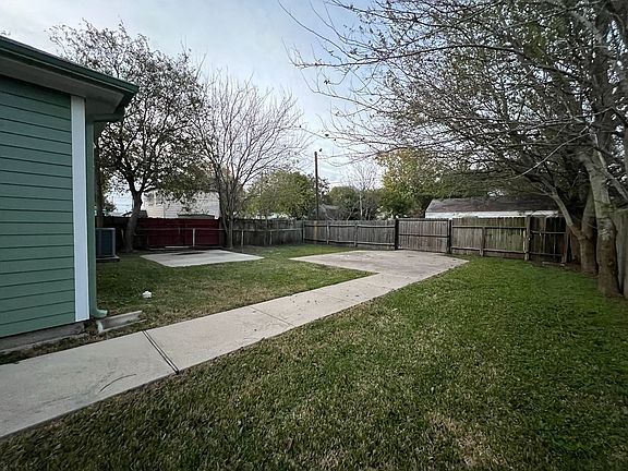3rd image of 716 1st Ave N