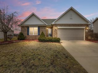 28800 Apple Blossom Dr, Flat Rock, MI 48134