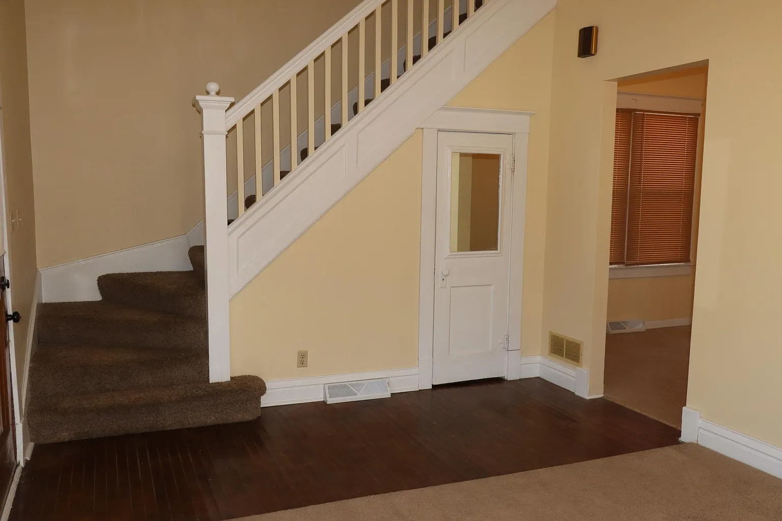 422 Willow Ave photo 1