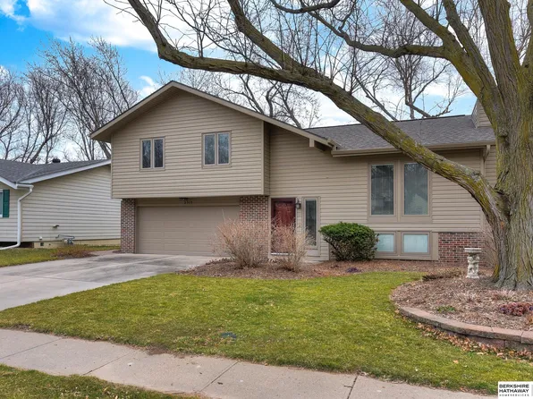 2517 N 129th Cir, Omaha, NE 68164