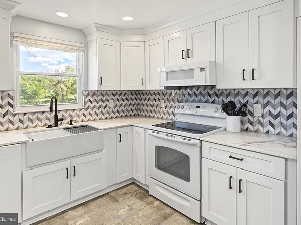 6444 Lancaster Dr, Warrenton, VA 20187