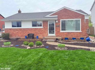 23148 Port St, Saint Clair Shores, MI 48082