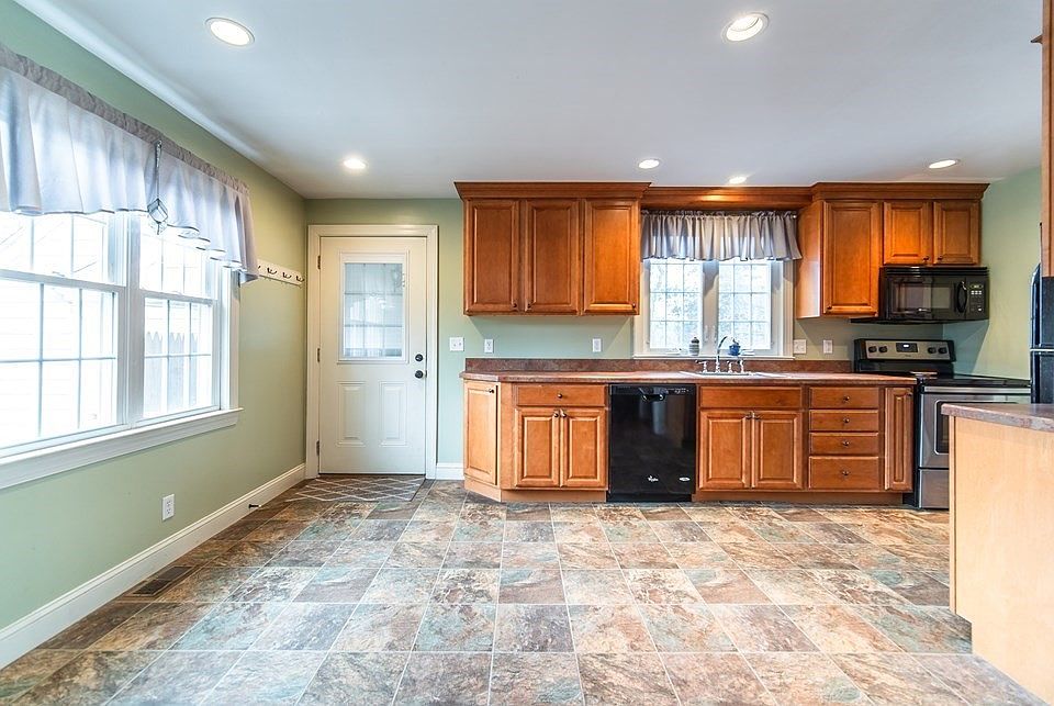 106 Springfield St, Wilbraham, MA 01095 Zillow