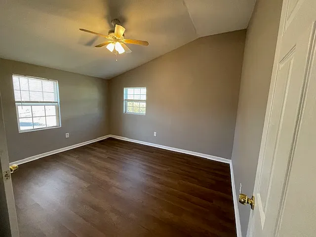 5030 Woodend Ave — Photo 15