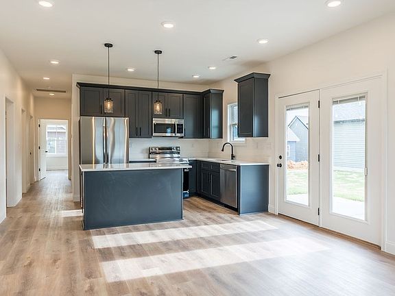 4th image of 110 Joiner Ave