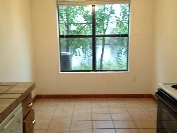 4th image of 810 Blackjack St APT 4