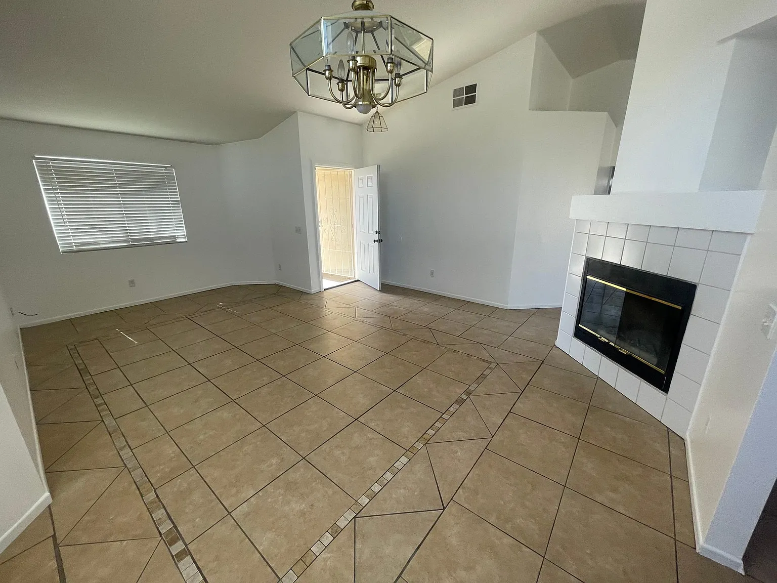3 bed, 1553 sqft, $2,300 — Photo 3