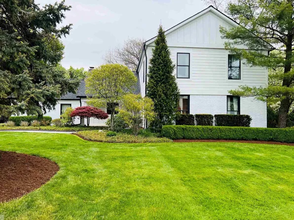 14 Lakeside Ct, Grosse Pointe, MI 48230