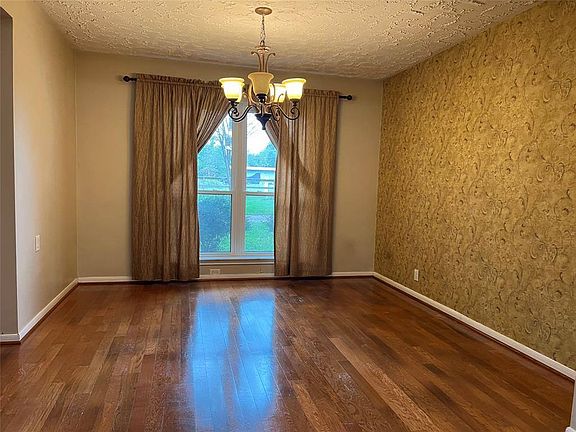 4th image of 22218 Russell Dr