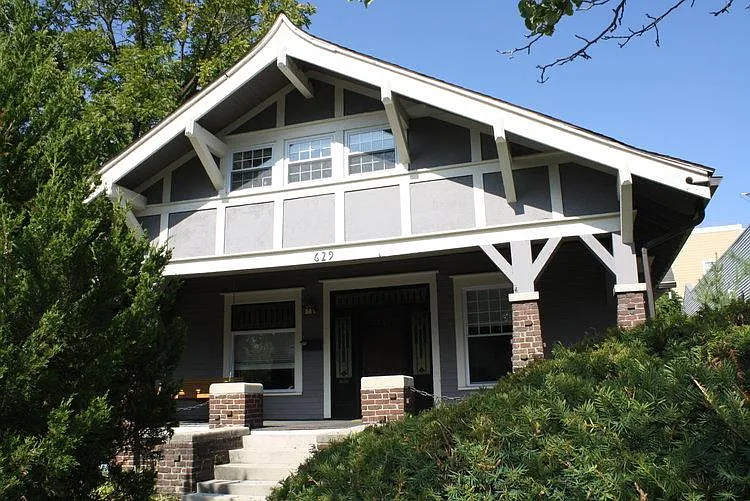 629 N College Ave