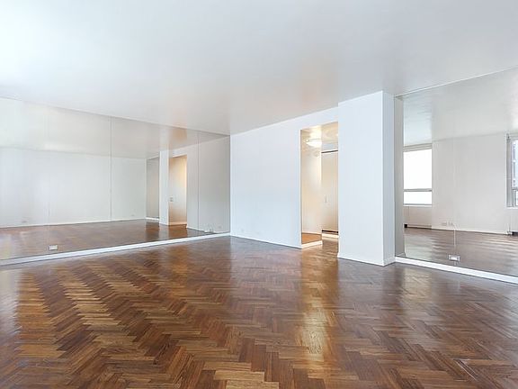3rd image of 15 W 53rd St #15K