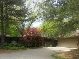 525 Greentree Lane Ave NE, Ada, MI 49301