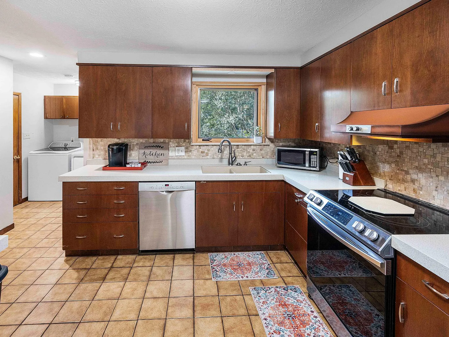 817 Roderick Road - 1 — Photo 4