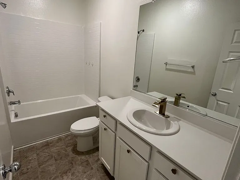 2240 S Lebec St — Photo 15